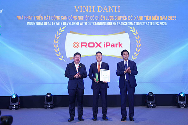 Công ty cổ phần đầu tư phát triển ROX iPark là nhà phát triển bất động sản công nghiệp. Sau gần 3 thập kỷ hoạt động, ROX iPark ghi dấu ấn với những con số ấn tượng như: 14 KCN tại 8 tỉnh thành với hơn 2.500 ha đất công nghiệp, phục vụ 500 nhà đầu tư trong và ngoài nước, tổng vốn đầu tư gần 5 tỷ USD.  ROX iPark tự hào sở hữu hầu hết các khu công nghiệp hiện đại và tích hợp với vị trí nổi bật và điều kiện thuận lợi để tạo thuận lợi cho các công ty trong sản xuất và kinh doanh.  Với định hướng trở thành một trong những nhà phát triển KCN mạnh nhất tại Việt Nam, ROX iPark đã xây dựng một môi trường đầu tư hấp dẫn cho các công ty trong nước và quốc tế, ứng dụng chuyển đổi số để phân tích và xử lý thông tin nhằm hỗ trợ tốt hơn trong công tác quản lý, giúp tối ưu chi phí vận hành, giảm nhân công, cải thiện chất lượng dịch vụ. Qua đó, góp phần tăng doanh thu cho chính quyền và tạo việc làm ổn định cho lao động tại địa phương.