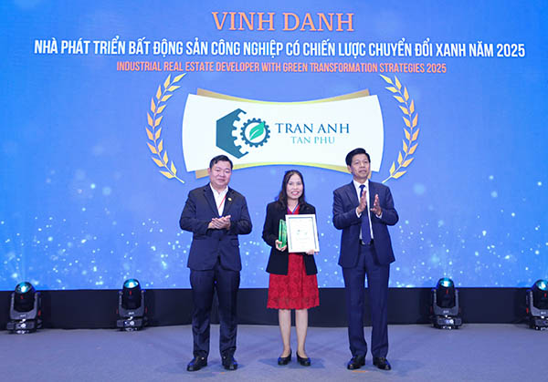 Dự án Công ty CP Đầu tư DNN Tân Phú (thành viên tập đoàn Trần Anh Group làm chủ đầu tư) có quy mô 262ha, tại xã Tân Phú, tỉnh Tây Ninh.  KCN được quy hoạch bài bản, hiện đại và định hướng phát triển xanh, với hệ thống hạ tầng kỹ thuật tiên tiến, chính sách đầu tư linh hoạt…Trần Anh Group hướng đến việc góp phần xây dựng các khu công nghiệp kiểu mẫu, thu hút nguồn vốn chất lượng cao, đồng thời khẳng định vị thế tiên phong của tập đoàn trong lĩnh vực phát triển hạ tầng công nghiệp bền vững.