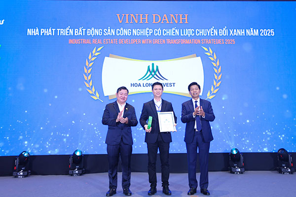 12 năm hoạt động trong lĩnh vực bất động sản công nghiệp tại khu vực phía Nam, thấu hiểu nhu cầu đầu tư hướng đến phát triển bền vững của doanh nghiệp trong bối cảnh đẩy mạnh chuyển đổi xanh toàn cầu, Hòa Long Invest đã không ngừng nghiên cứu, phát triển chuỗi nhà xưởng xây sẵn theo tiêu chuẩn LEED, giúp doanh nghiệp tối ưu hiệu quả đầu tư, tự tin khẳng định năng lực cạnh tranh đáp ứng điều kiện ngày càng khắt khe của thị trường thế giới. Hòa Long Invest đã và đang từng bước hoàn thiện hệ sinh thái bất động sản công nghiệp toàn diện one-stop service, giúp nhà đầu tư nước ngoài thích ứng nhanh chóng với môi trường đầu tư Việt Nam, liên kết chuỗi cung ứng, nhân lực và dịch vụ địa phương, tạo ra một
