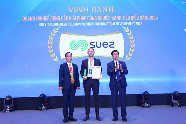 SUEZ đã và đang cung cấp các dịch vụ thiết yếu nhằm bảo vệ và nâng cao chất lượng cuộc sống trong hơn 160 năm qua. SUEZ mang đến cho khách hàng các giải pháp tiên tiến và linh hoạt trong lĩnh vực dịch vụ nước và chất thải.  Với hơn 6.500 nhân viên trên khắp châu Á, SUEZ đã xây dựng hơn 600 nhà máy xử lý nước và nước thải. SUEZ cam kết mạnh mẽ đồng hành cùng các khách hàng công nghiệp Việt Nam, cung cấp các giải pháp và dịch vụ nước và chất thải công nghiệp hiệu quả, đáng tin cậy, góp phần hỗ trợ đất nước đạt được các mục tiêu phát triển bền vững