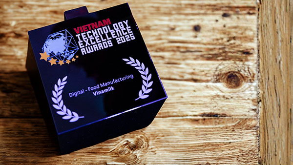 Vinamilk là doanh nghiệp sữa duy nhất của Đông Nam Á được vinh danh tại hạng mục chuyển đổi số - Sản xuất thực phẩm tại ATEA 2025 (Ảnh: BTC).