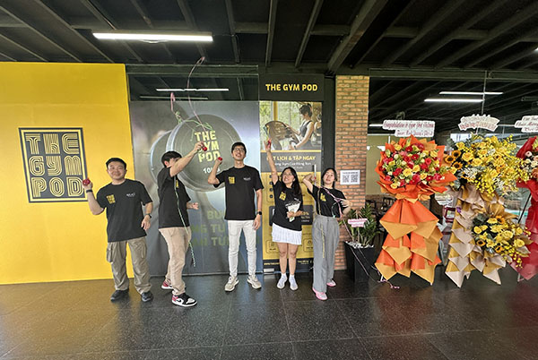 Các đồng sáng lập làm nghi thức khai trương The Gym Pod đầu tiên tại Nhà Bè TP.HCM