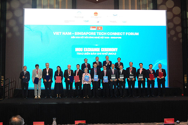 Trao bi&ecirc;n bản ghi nhớ