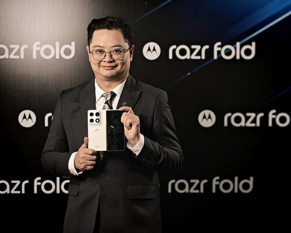 ông La Hồng Hưng, Giám đốc chiến lược Motorola Việt Nam giới thiệu Motorola razr fold