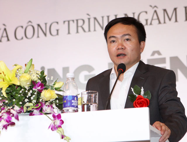 Ông Phạm Việt Khoa, Chủ tịch HĐQT đọc báo cáo của HĐQT