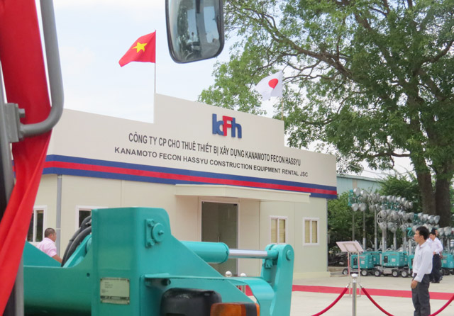 Showroom KFH có quy mô 16.000 m2 đầu tư đồng bộ dưới sự quản lý của các kỹ sư Nhật Bản và được đánh giá là trung tâm máy công trình lớn nhất Việt Nam dến thời điểm này.