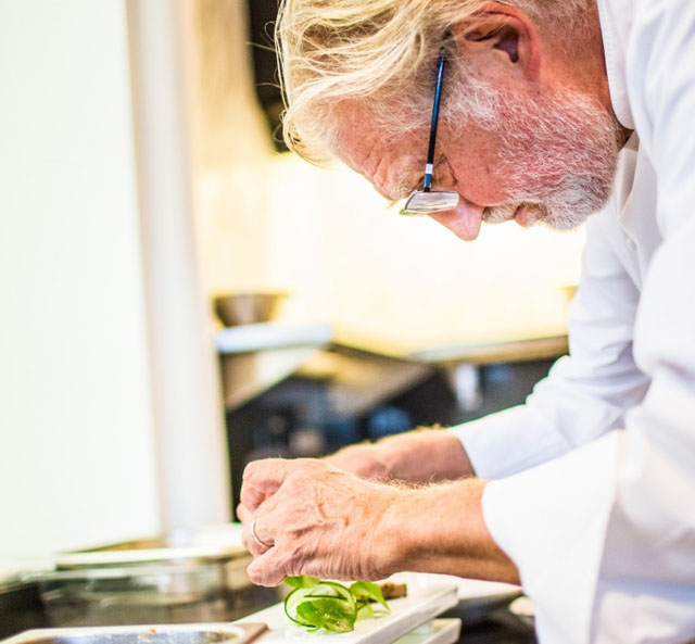 Sự tinh tế của ẩm thực Pháp được chế biến bởi bếp trưởng hàng đầu Michelin Pierre Gagnaire là một trải nghiệm mà không một người sành ăn nào muốn bỏ qua