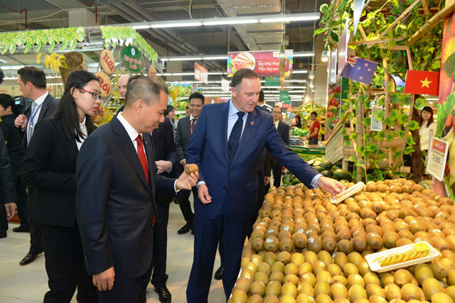 Thủ tướng New Zealand tới thăm siêu thị VinMart Times City