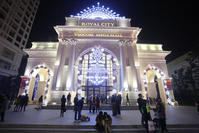 Cổng chào lộng lẫy tại Vincom Mega Mall Times City và Vincom Mega Mall Royal City