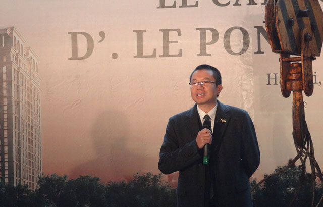 Ông Trần Như Trung, Phó tổng giám đốc Tập đoàn Tân Hoàng Minh phát biểu tại Lễ cất nóc Dự án D’. Le Pont D’or - Hoàng Cầu