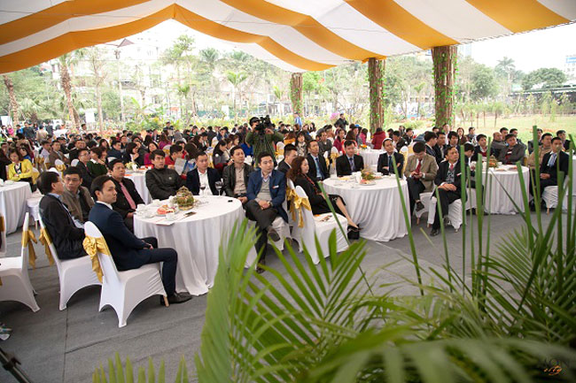 Hội trường chật kín khách đến tham dự tại Lễ mở bán Mon City