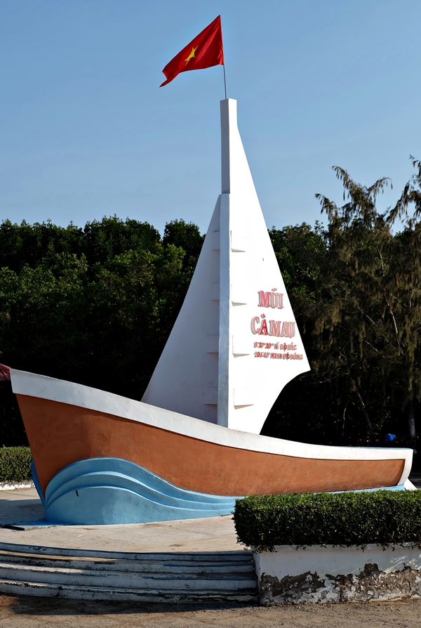Biểu tượng mũi thuyền ở Mũi Cà Mau