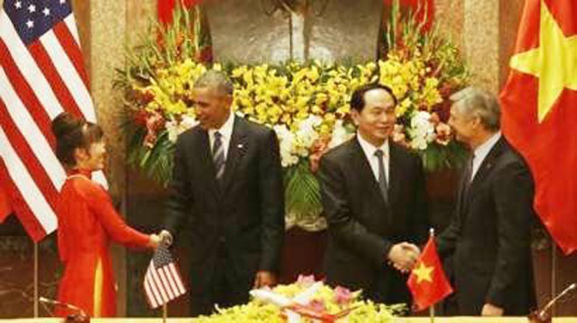 Tổng thống Obama bắt tay Tổng giám đốc Vietjet: “Đây là sự kiện đẹp nhất trong chuyến đi này”