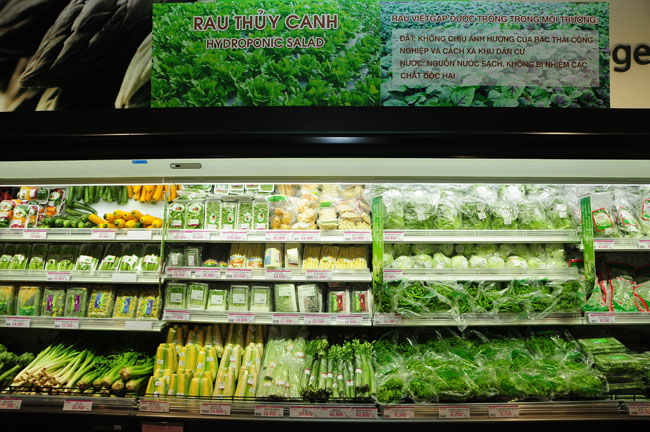 Gian hàng rau thủy canh bên trong khu vực siêu thị của Aeon