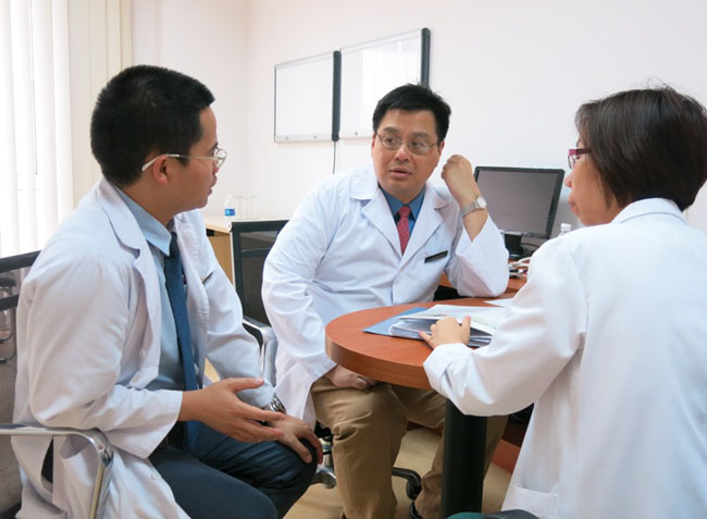 Các bác sỹ có cơ hội làm việc thường xuyên với các chuyên gia hàng đầu thế giới để học hỏi, nâng cao tay nghề ngay tại Vinmec thông qua các chương trình hợp tác quốc tế của bệnh viện