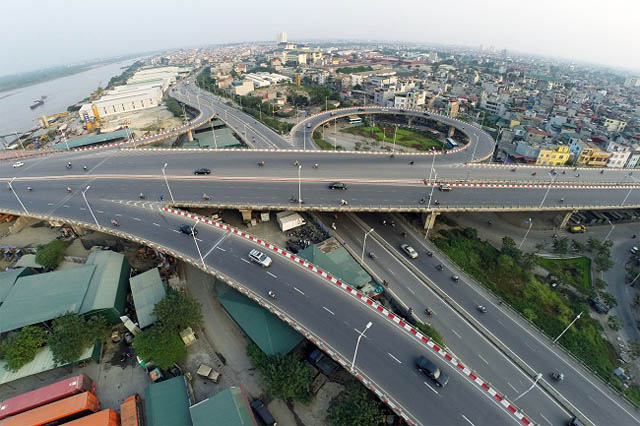 Cầu Vĩnh Tuy – trục giao thông trọng điểm tại cửa ngõ Thủ đô, rất gần với các khu chung cư hiện đại, nhất là T&T Riverview