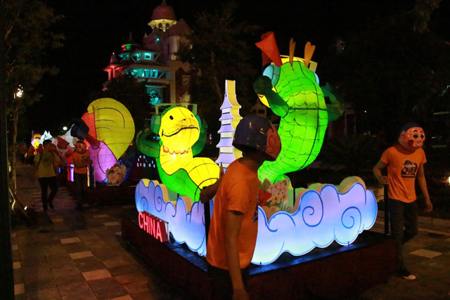 Điểm nhấn của lễ hội chính là màn trình diễn đèn lồng khổng lồ mang biểu tượng của 10 linh vật tiêu biểu cho các quốc gia châu Á