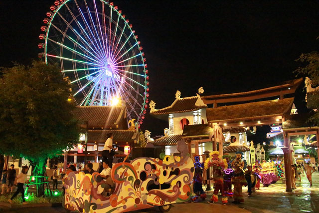 Lễ hội Trung thu rực rỡ tại Asia Park khai mạc trong tiếng trống Thất Tinh và màn biểu diễn múa lân hoành tráng