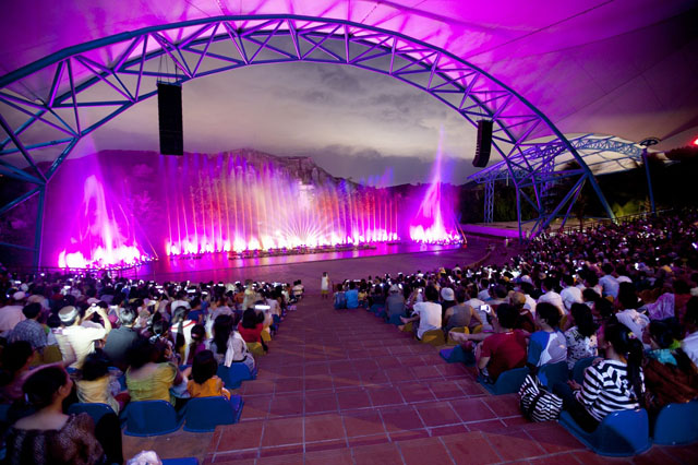 Sân khấu biểu diễn nhạc nước hoành tráng với hệ thống vòi phun 3D tối tân
