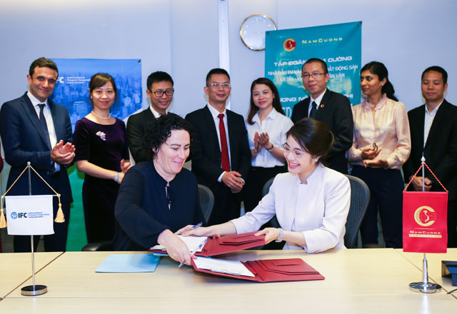 Tháng 2/2017, Tập đoàn Nam Cường đã ký biên bản ghi nhớ với Tổ chức  tài chính quốc tế IFC thuộc ngân hàng Thế giới World Bank, theo đó IFC sẽ hỗ trợ kỹ thuật phát triển công trình xanh tại các Dự án của Tập đoàn.