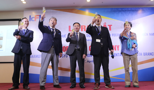 Ông Kanchu Kanamoto, Chủ tịch HĐQT Tập đoàn Kanamoto - công ty cho thuê thiết bị xây dựng hàng đầu của Nhật Bản và đại diện lãnh đạo của các công ty cổ đông tại Việt Nam cùng nâng ly chúc mừng bước tiến mới của KFH