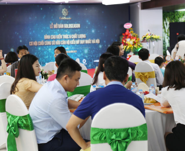 Đông đảo khách hàng tham gia lễ mở bán GoldSeason (47 Nguyễn Tuân, Q.Thanh Xuân) tại Hà Nội để chọn cho mình những căn hộ ưng ý