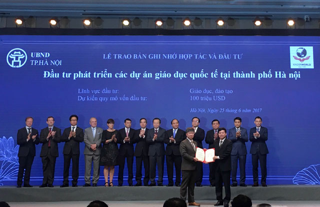 Lễ trao Biên bản Ghi nhớ giữa UBND Thành phố Hà Nội và Tập đoàn Giáo dục KinderWorld