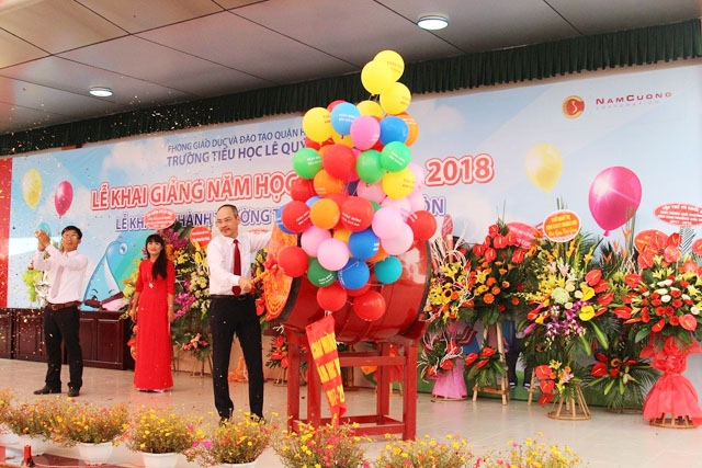 Đại diện Tập đoàn Nam Cường, Ông Phạm Hồng Hà, Phó Tổng Giám đốc đã dự Lễ Khai giảng năm học mới 2017 – 2018 và Lễ Khánh thành trường Tiểu học Lê Quý Đôn