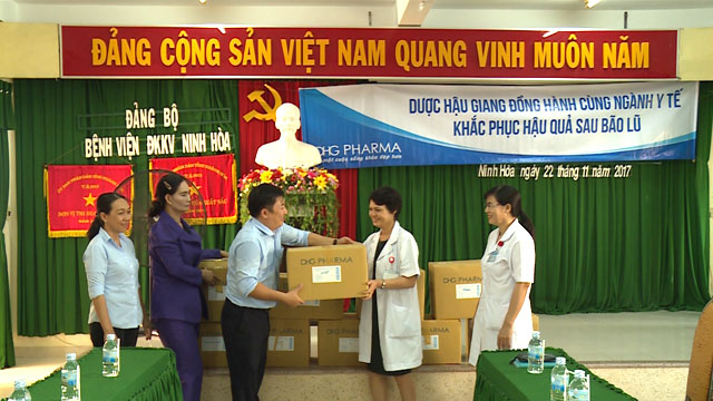 Cô Lê Thị Ngọc Ẩn, khách hàng của DHG tại Nha Trang đồng hành cùng chương trình