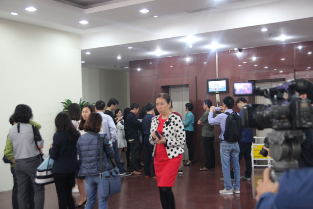 Nhiều khách hàng có mặt tại trụ sở Kinh Do TCI Group (93 Lò Đúc) từ rất sớm