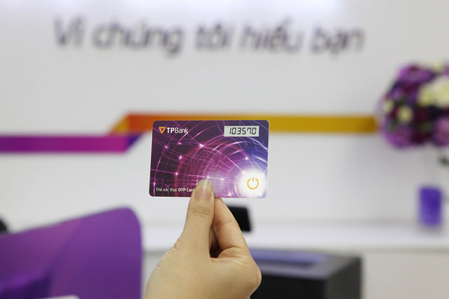OTP Card có kích thước như một chiếc thẻ thanh toán, rất tiện dụng cho khách hàng trong việc giữ gìn, sử dụng