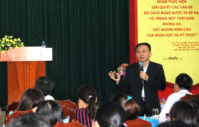 Ông Nguyễn Văn Trung – Phó Giám đốc Công ty Ajinomoto Việt nam giải đáp các thắc mắc liên quan đến việc sử dụng phần mềm