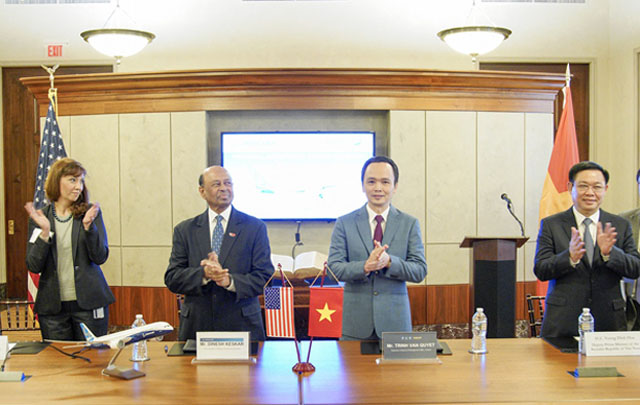 Lễ ký kết diễn ra dưới sự chứng kiến của Phó Thủ tướng Chính phủ Vương Đình Huệ. Ảnh: FLC