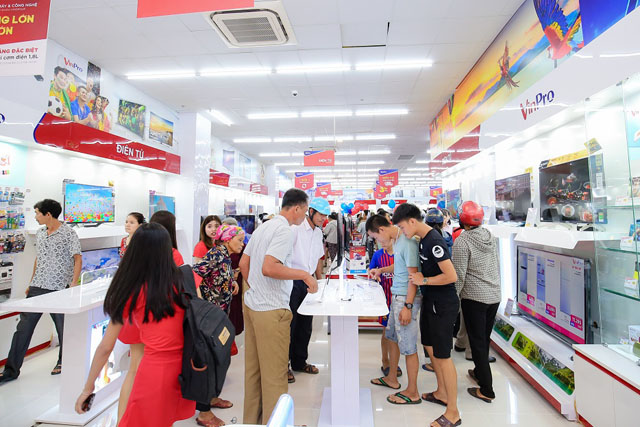 Trung tâm vui chơi giải trí Gold Game tại Vincom+ Nam Đàn có diện tích hơn 200m2 chật kín khách hàng ngay trong ngày đầu khai trương