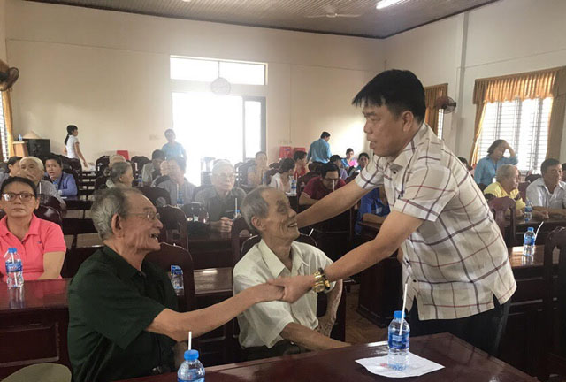 Ông Vũ Văn Trường thăm hỏi các gia đình chính sách tại TP. Biên Hòa