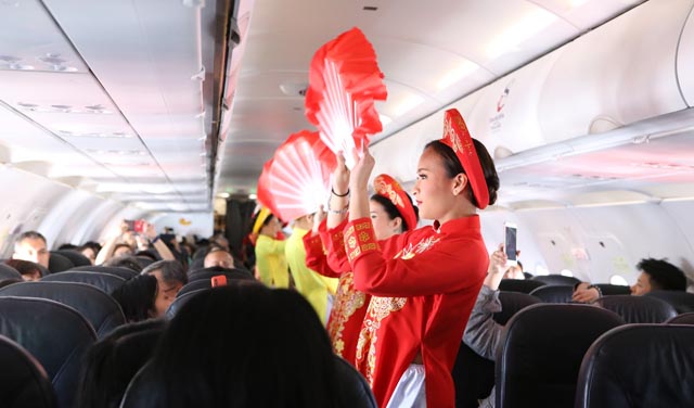 Điệu múa truyền thống Việt Nam trên chuyến bay