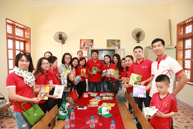 Đoàn thiện nguyện của SeABank tại trường Tiểu học Chiềng Ve, huyện Mộc Châu 
