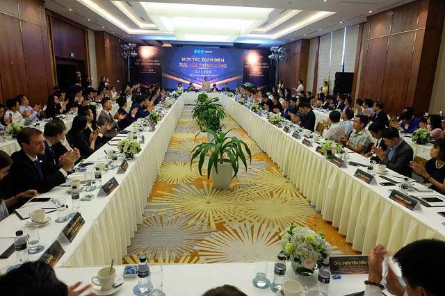Phát biểu mở đầu sự kiện, Chủ tịch Tập đoàn FLC Trịnh Văn Quyết nhấn mạnh: “Chương trình tọa đàm ngày hôm nay là một sự kiện rất quan trọng và có ý nghĩa với FLC, bởi đại lý là một phần không thể tách rời đối với hoạt động kinh doanh của FLC”