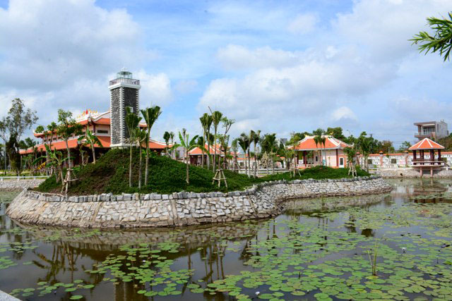 Hạng mục đảo Hòn Khoai, có biểu tượng ngọn hải đăng trong khuôn viên Dự án