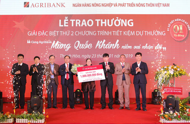Khách hàng Bùi Thị Oanh, seri mã trúng thưởng AL0277414, gửi tiền tại Agribank Chi nhánh Nghi Sơn- Nam Thanh Hóa là khách hàng trúng Giải Đặc biệt thứ hai của Chương trình