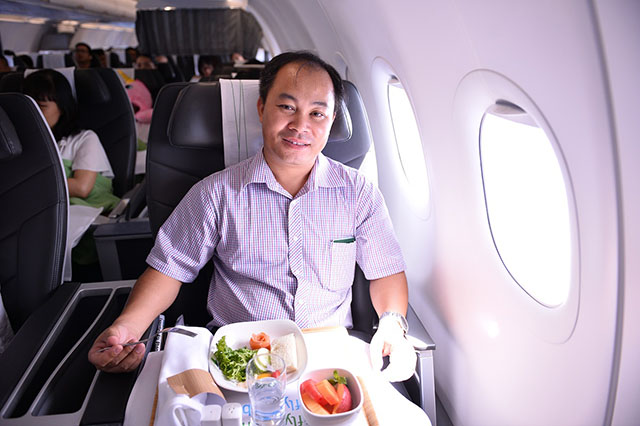 Hành khách thứ 1 triệu trên chuyến bay QH1213, hành trình Hà Nội – Quy Nhơn của Bamboo Airways là anh Nguyễn Văn Trường, 42 tuổi, đến từ Hà Nội