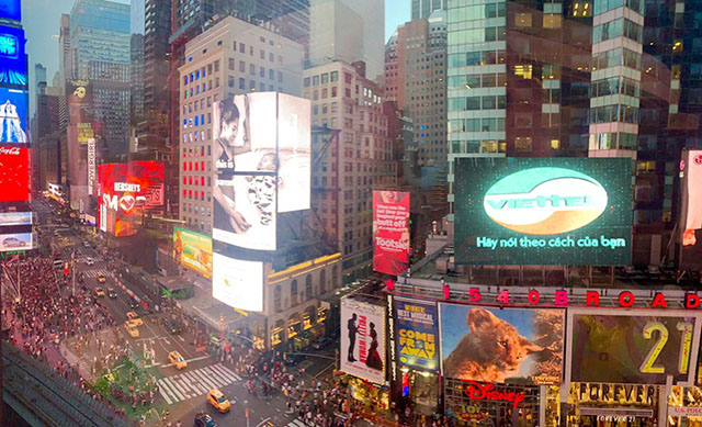 Hình ảnh Viettel nổi bật giữa quảng trường Times Square sôi động