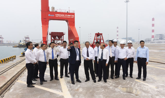 Phó Thủ tướng thường trực Trương Hoà Bình cùng đoàn đại biểu Chính phủ và tỉnh Bình Thuận thăm Cảng Quốc tế Vĩnh Tân