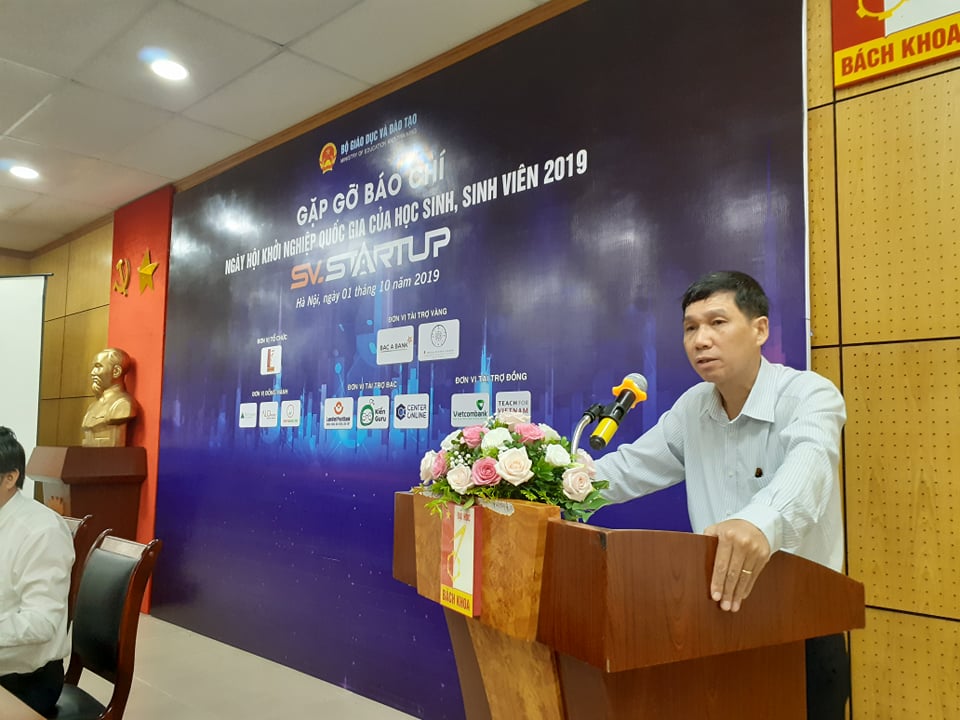 GS. Đinh Văn Phong, Phó trưởng Ban chỉ đạo, Trưởng ban Tổ chức Ngày hội khởi nghiệp Quốc gia của học sinh, sinh viên năm 2019 phát biểu giới thiệu về ngày Hội