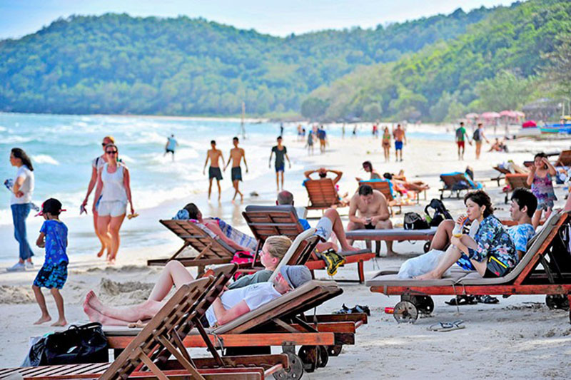 Lượng khách du lịch tại những địa phương có bãi biển đẹp luôn có sự tăng trưởng vượt bậc