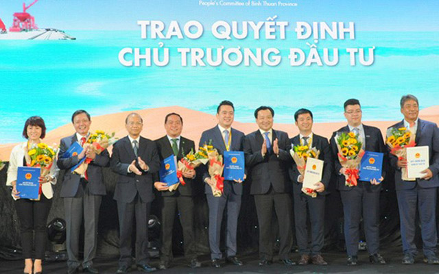 Lãnh đạo tỉnh Bình Thuận trao chủ trương đầu tư cho Apec Group và các doanh nghiệp đầu tư tại Bình Thuận