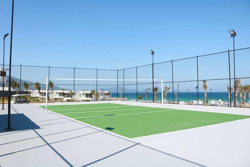 Sân chơi thể thao nhìn ra biển tại ALMA resort