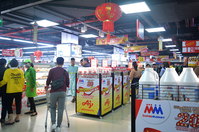 Ngay trong ngày khai trương, siêu thị  MM Super Market Thanh Xuân đã thu hút được số lượng lớn khách hàng đến mua sắm