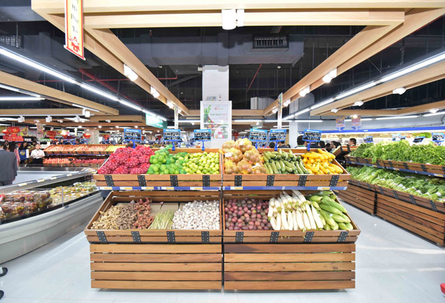 Khu vực bày bán rau củ quả tại MM Super Market Thanh Xuân