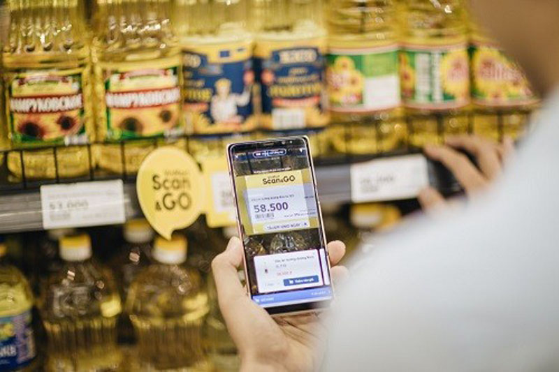 : Việc ứng dụng tính năng Scan and go sẽ giúp khách hàng tuyệt đối không cần chạm tay vào bất cứ món hàng nào trong siêu thị và vẫn có thể lựa được hàng mong muốn